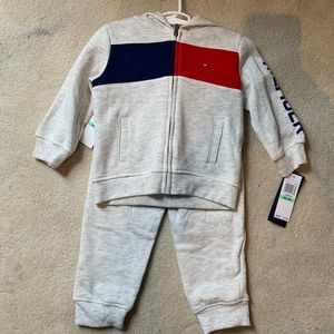 Tommy Hilfiger sweat suit